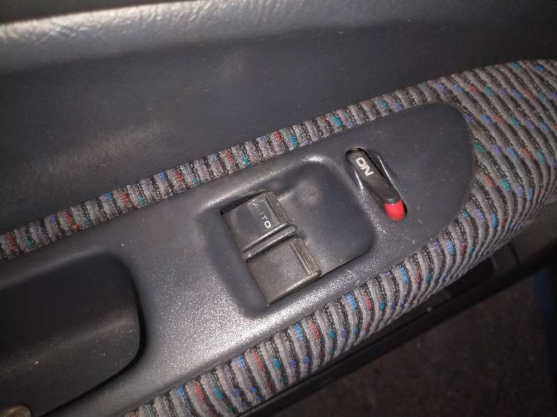 MANDO ELEVALUNAS DELANTERO IZQUIERDO 