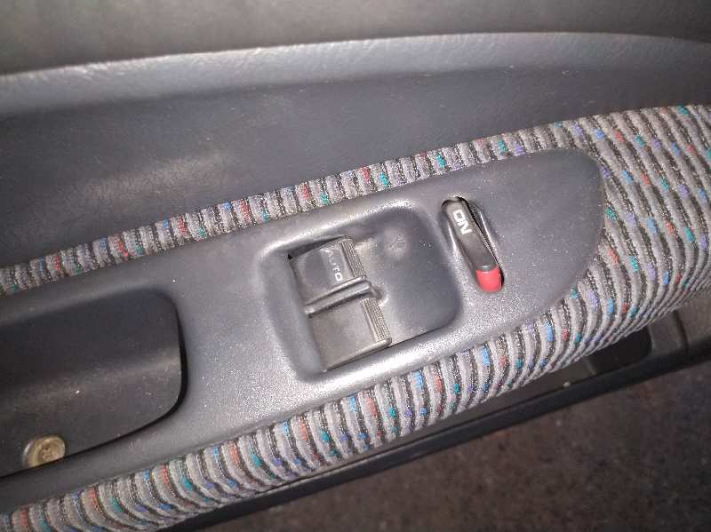 ELEVALUNAS DELANTERO IZQUIERDO