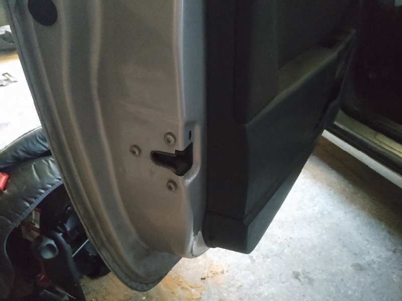 CERRADURA PUERTA DELANTERA IZQUIERDA 