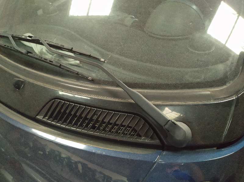 BRAZO LIMPIA DELANTERO IZQUIERDO