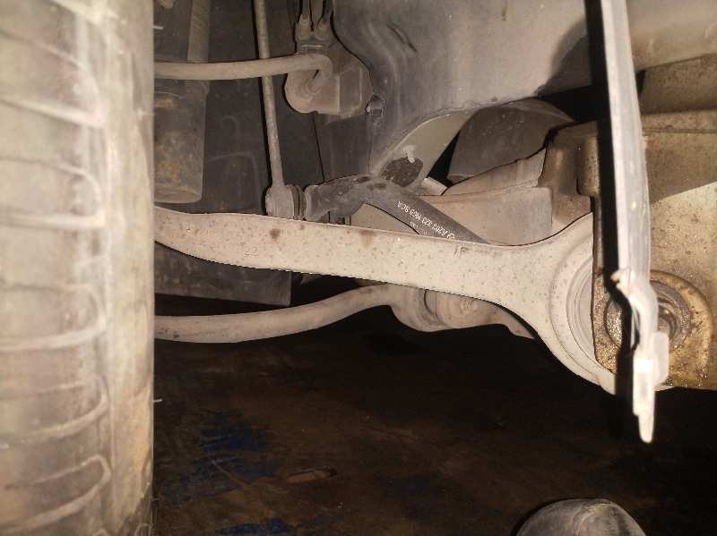 BRAZO SUSPENSION INFERIOR DELANTERO IZQUIERDO
