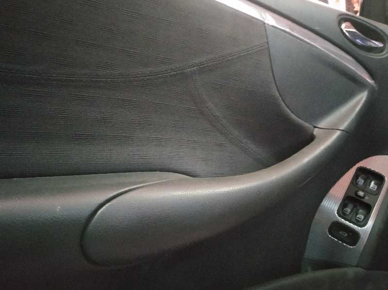 GUARNECIDO PUERTA DELANTERA IZQUIERDA