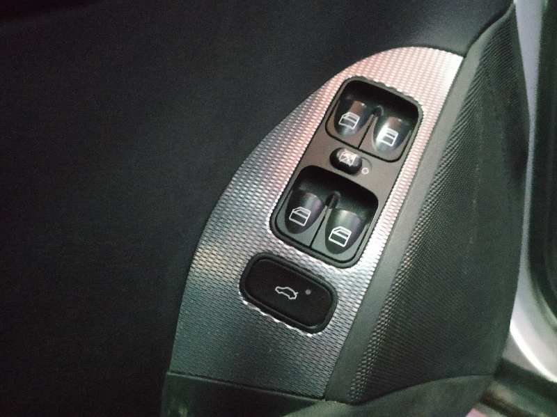 MANDO ELEVALUNAS DELANTERO IZQUIERDO 