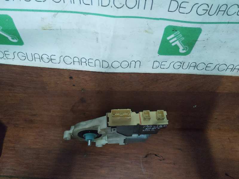 ELEVALUNAS DELANTERO DERECHO