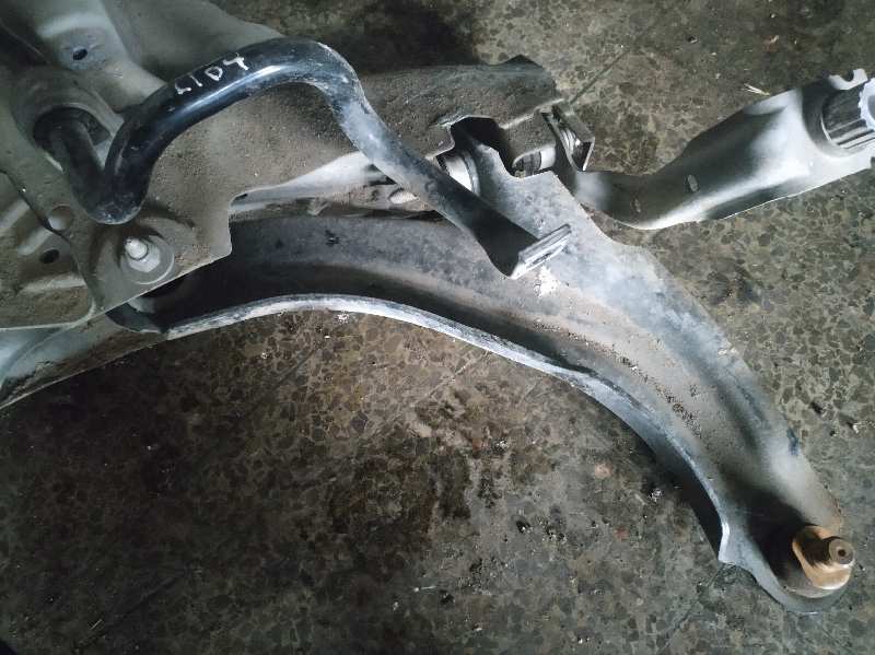 BRAZO SUSPENSION INFERIOR DELANTERO DERECHO