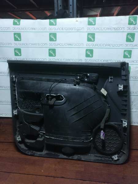 GUARNECIDO PUERTA DELANTERA DERECHA