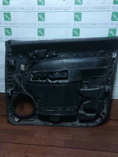 GUARNECIDO PUERTA DELANTERA IZQUIERDA