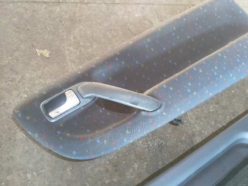 GUARNECIDO PUERTA DELANTERA DERECHA