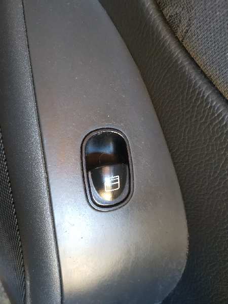 MANDO ELEVALUNAS DELANTERO DERECHO