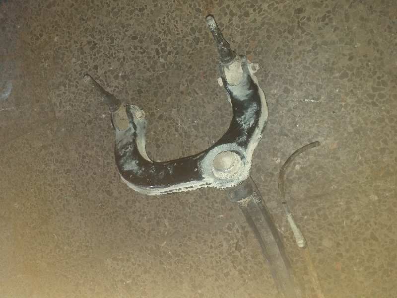 BRAZO SUSPENSION SUPERIOR DELANTERO IZQUIERDO