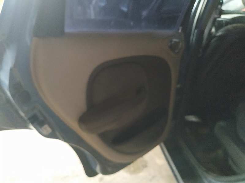 GUARNECIDO PUERTA DELANTERA IZQUIERDA