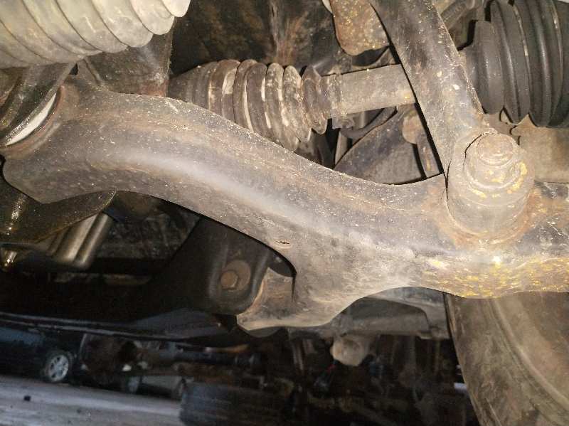 BRAZO SUSPENSION INFERIOR DELANTERO DERECHO