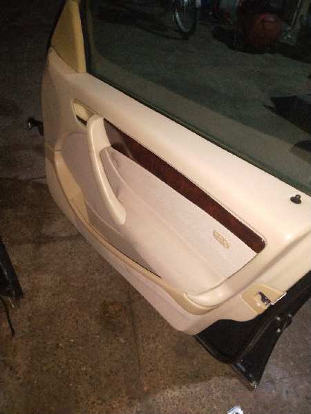 GUARNECIDO PUERTA DELANTERA DERECHA