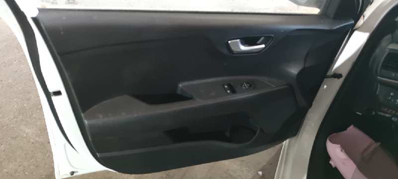 GUARNECIDO PUERTA DELANTERA IZQUIERDA KIA RIO (YB) (2016 - ...)