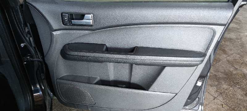 GUARNECIDO PUERTA DELANTERA DERECHA