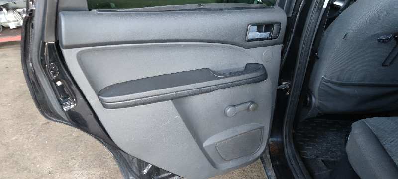 GUARNECIDO PUERTA TRASERA IZQUIERDA