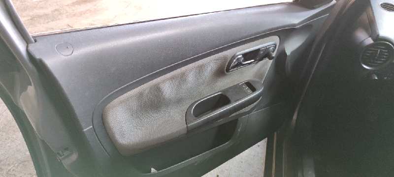 GUARNECIDO PUERTA DELANTERA IZQUIERDA