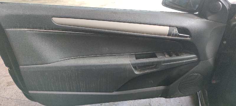 GUARNECIDO PUERTA DELANTERA IZQUIERDA