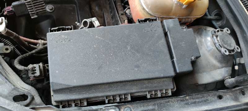 CAJA RELES / FUSIBLES