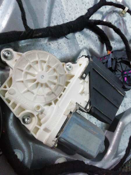 MOTOR ELEVALUNAS DELANTERO IZQUIERDO