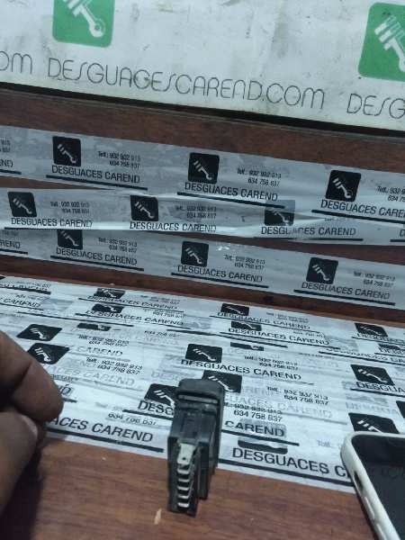 MANDO ELEVALUNAS DELANTERO DERECHO