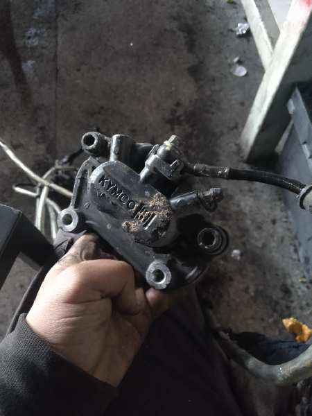 PINZA FRENO DELANTERA DERECHA