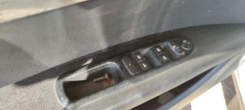 MANDO ELEVALUNAS DELANTERO IZQUIERDO 