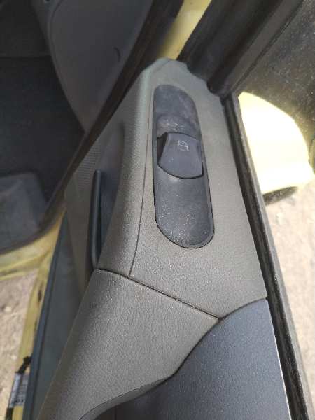 MANDO ELEVALUNAS DELANTERO DERECHO