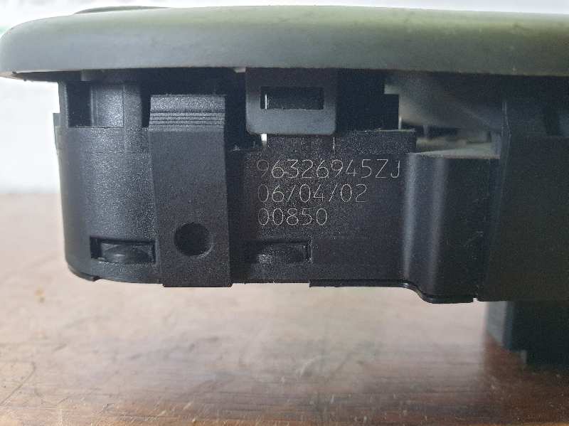 MANDO ELEVALUNAS DELANTERO DERECHO