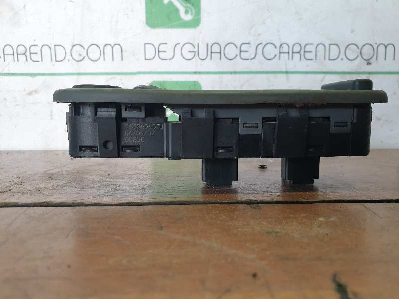 MANDO ELEVALUNAS DELANTERO DERECHO