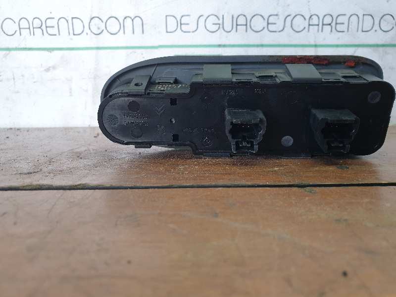 MANDO ELEVALUNAS DELANTERO DERECHO