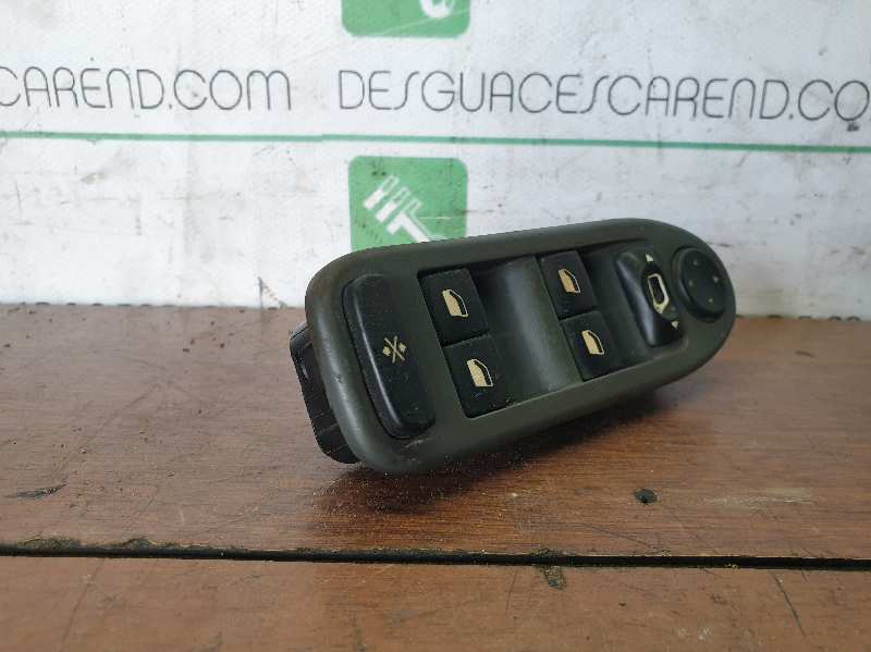 MANDO ELEVALUNAS DELANTERO DERECHO