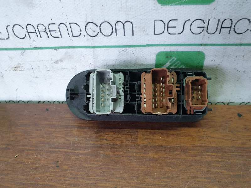 MANDO ELEVALUNAS DELANTERO IZQUIERDO 