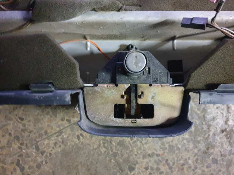 CERRADURA MALETERO / PORTON