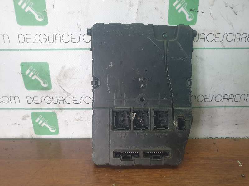 CAJA RELES / FUSIBLES