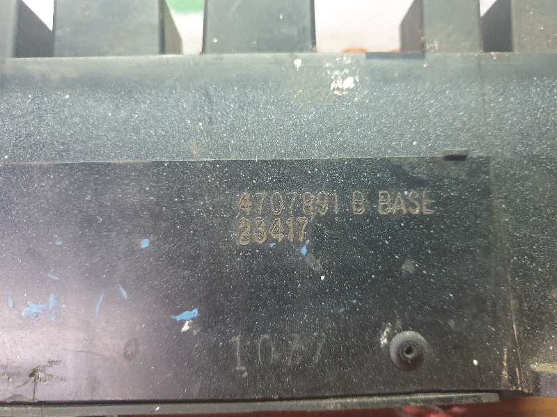 CAJA RELES / FUSIBLES