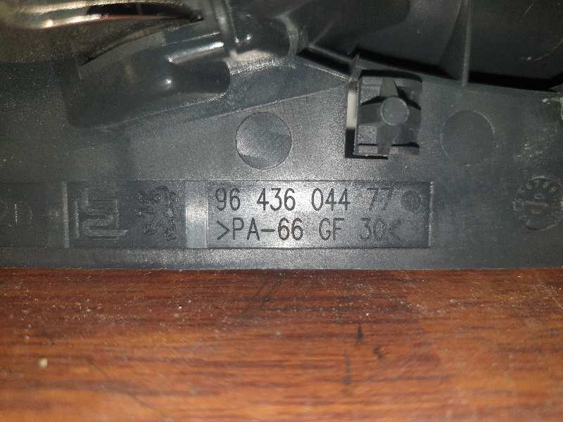 MANETA INTERIOR DELANTERA DERECHA