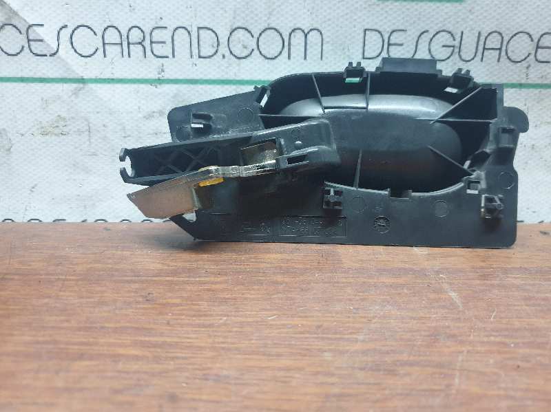 MANETA INTERIOR DELANTERA DERECHA