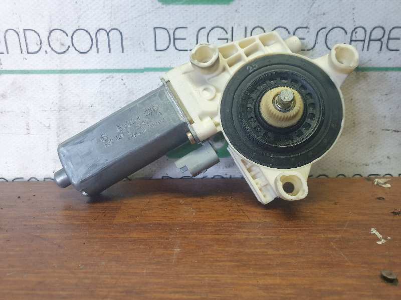 MOTOR ELEVALUNAS DELANTERO DERECHO