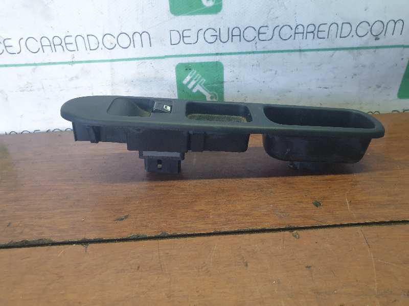 MANDO ELEVALUNAS DELANTERO DERECHO