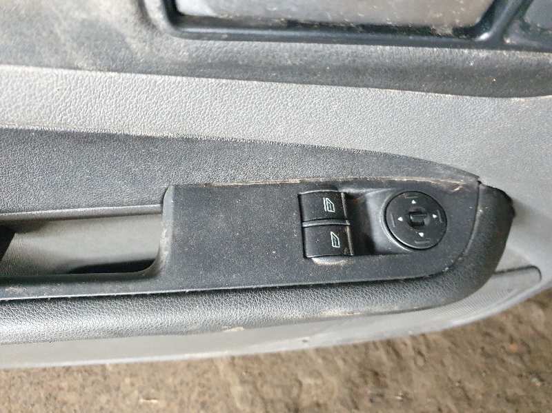 MANDO ELEVALUNAS DELANTERO IZQUIERDO 