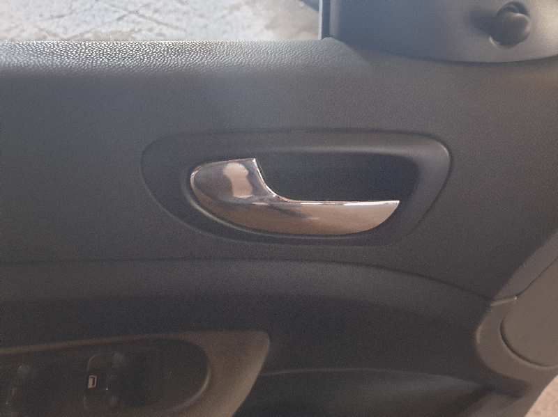 MANETA INTERIOR DELANTERA IZQUIERDA