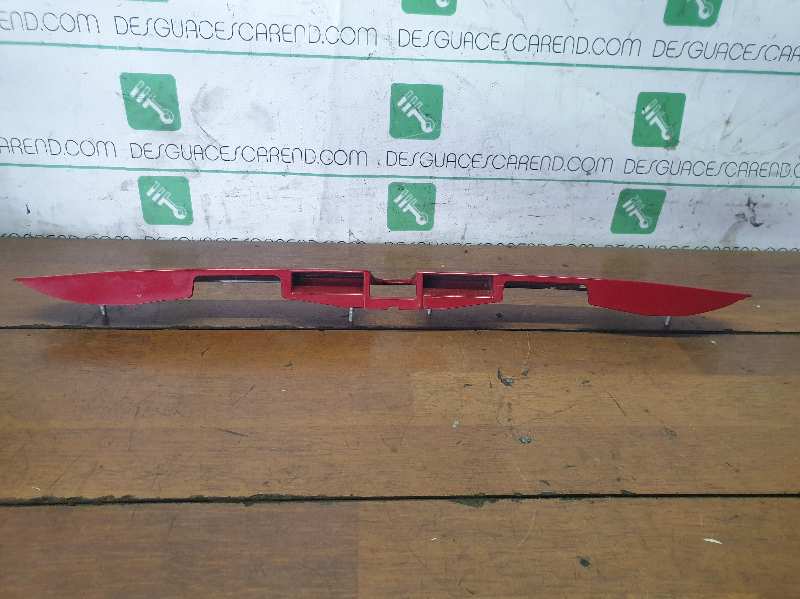 MOLDURA PORTON TRASERO TOYOTA AVENSIS BERLINA (T25)