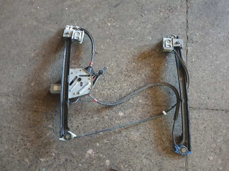 ELEVALUNAS DELANTERO DERECHO