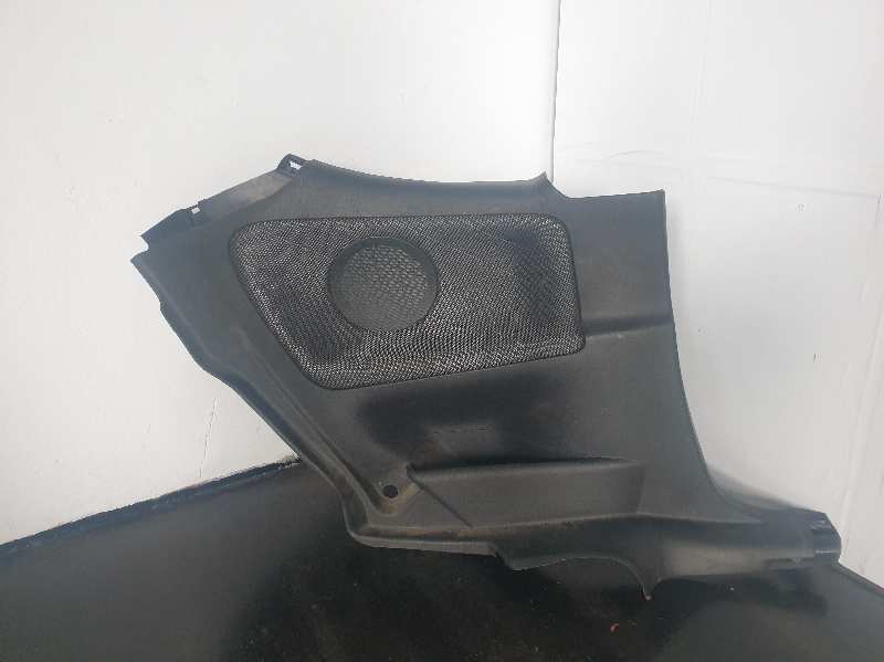 GUARNECIDO PUERTA TRASERA IZQUIERDA