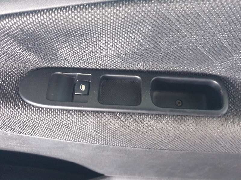 MANDO ELEVALUNAS DELANTERO DERECHO