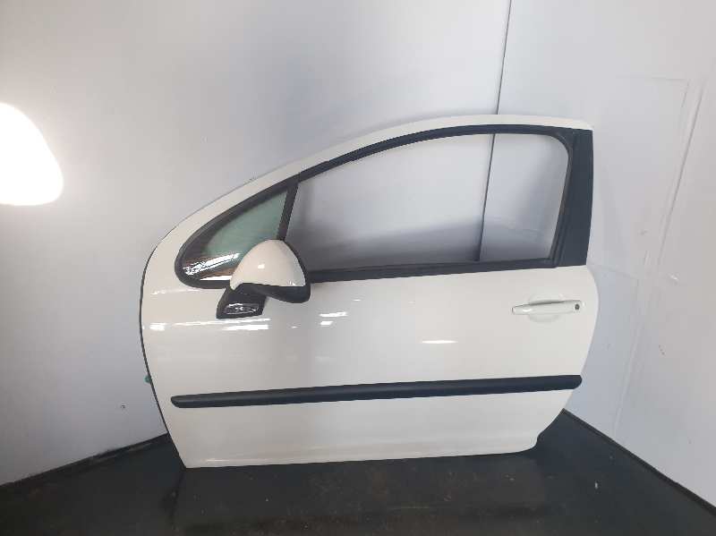 PUERTA DELANTERA IZQUIERDA