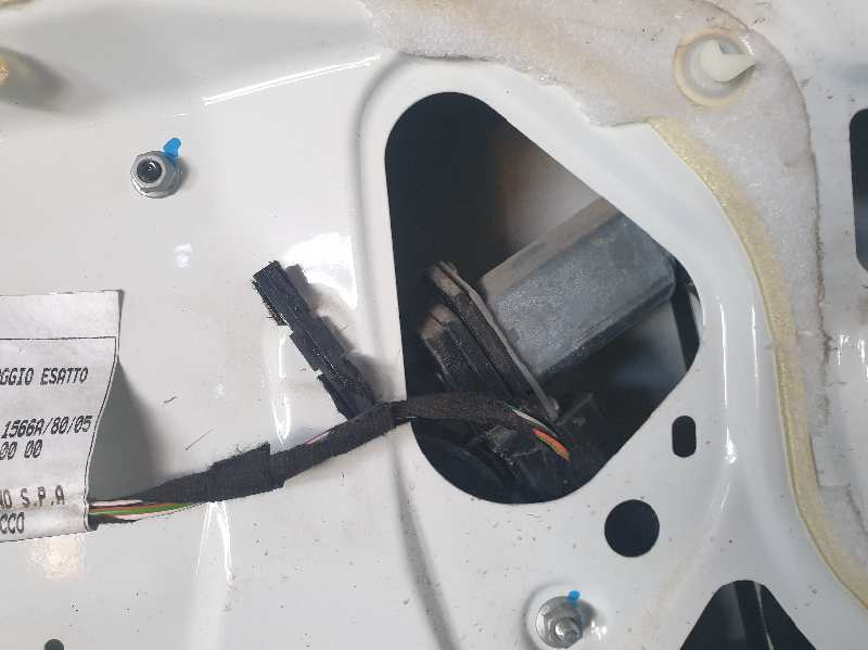 ELEVALUNAS DELANTERO IZQUIERDO