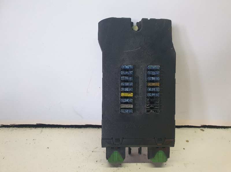 CAJA RELES / FUSIBLES