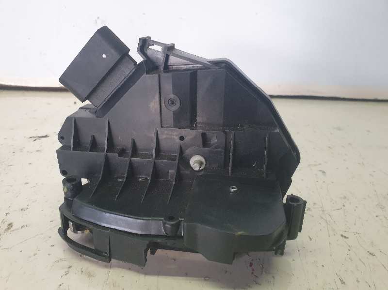 CERRADURA PUERTA DELANTERA IZQUIERDA 